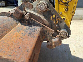 2017-komatsu-pc240lc-10-46838956