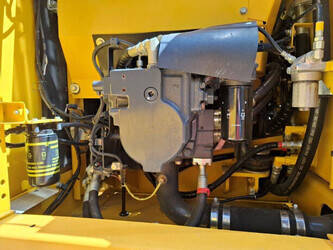 2017-komatsu-pc240lc-10-46838961