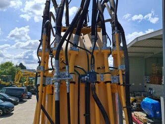 2017-komatsu-pc240lc-10-46838969