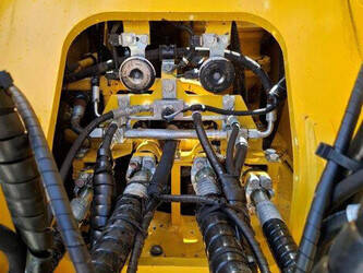 2017-komatsu-pc240lc-10-46838974