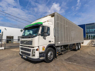 صورة ل شاحنات مع ستارة 2008 فولفو FM 360