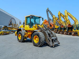 صورة ل شيولات 2015 فولفو L90H