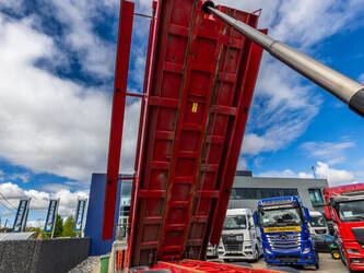 2016-mercedes-benz-arocs-4745-l-10x4-4-pieces-46840730