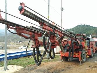 صورة ل معدات الحفر 2018 ساندفيك dd320s