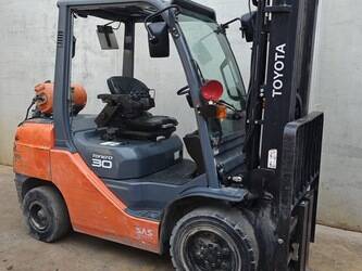 صورة ل Gas Forklifts 2017 تويوتا 02-8FGF30