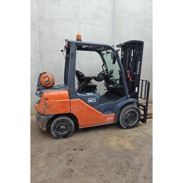 2017 Toyota 02-8FGF30-46848354