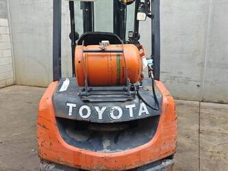 2017-toyota-02-8fgf30-1439623-46848362