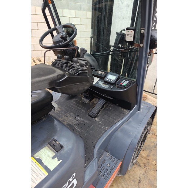 2017 Toyota 02-8FGF30-46848366