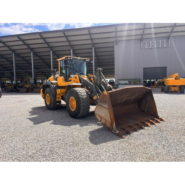 2016 فولفو L120H-46848423