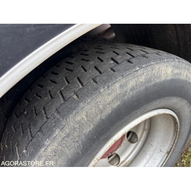 1999 Renault M150-46854569