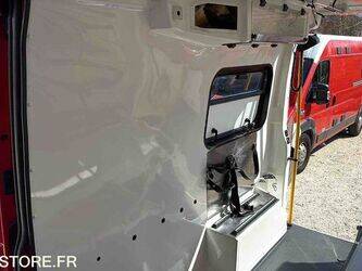 2010-renault-master-1447506-46855002