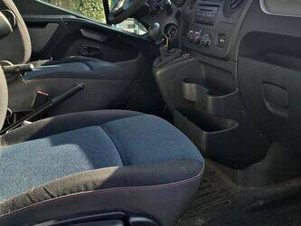 2011-renault-master-1447534-46855716