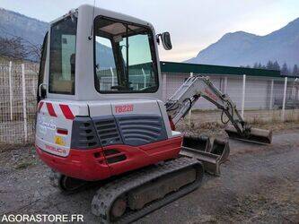 2012-takeuchi-tb-228-1447551-46855919