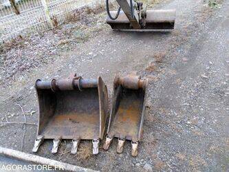 2012-takeuchi-tb-228-1447551-46855928