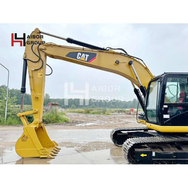 2022 Caterpillar 320D-46857163