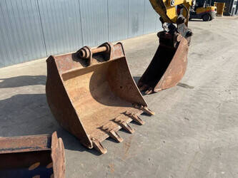 2017-caterpillar-432f2-1447967-46857431