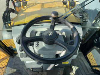 2017-caterpillar-432f2-1447967-46857445