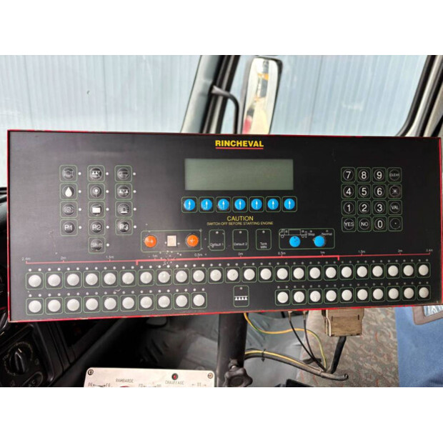 2000 رينو Rincheval-46857578