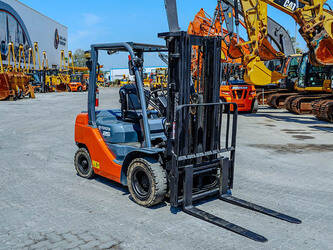 صورة ل رافعات شوكية 2018 تويوتا 8FDU25