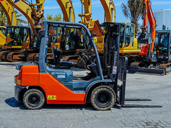 2018-toyota-8fdu25-1448014-46857927