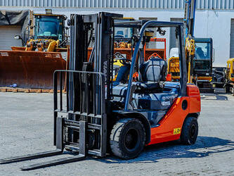 صورة ل رافعات شوكية 2017 تويوتا 8FDU25