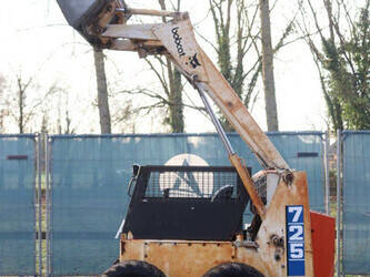 bobcat-725-1448114-46859886