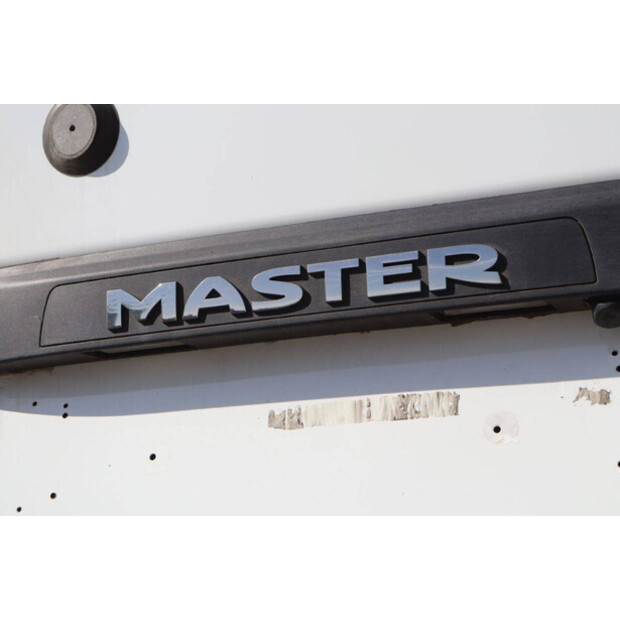 2021 رينو Master-46861365