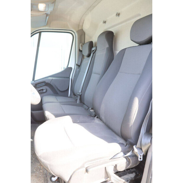 2021 رينو Master-46861370