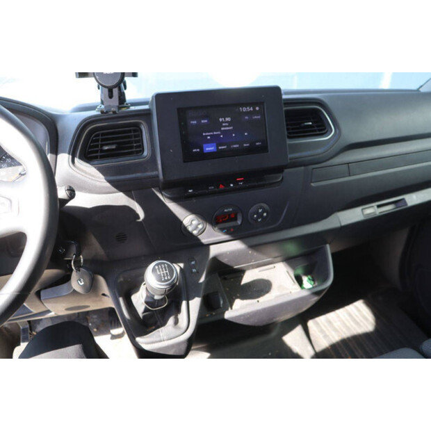 2021 رينو Master-46861378