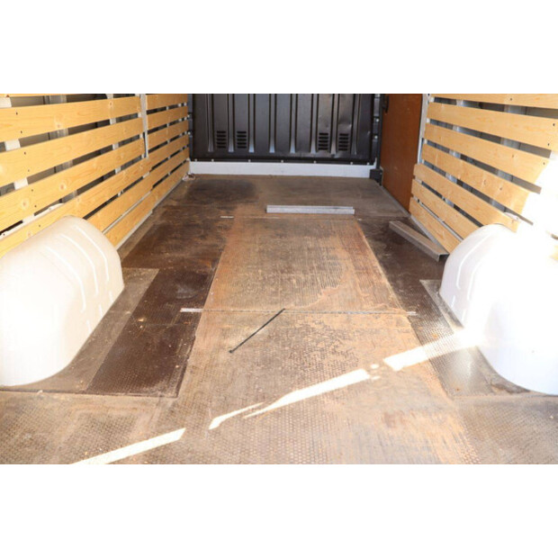 2021 رينو Master-46861388