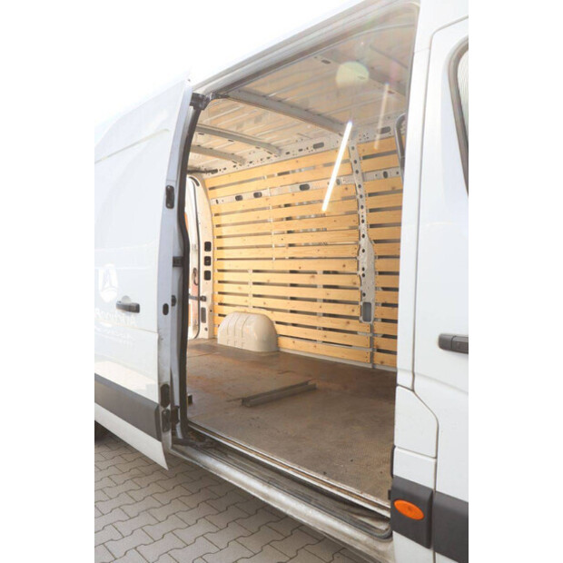 2021 رينو Master-46861390