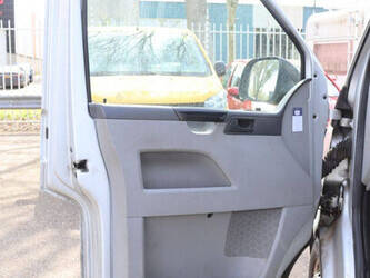 2010-volkswagen-transporter-1448160-46861455