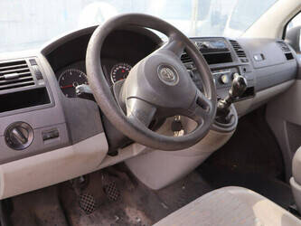 2010-volkswagen-transporter-1448160-46861458