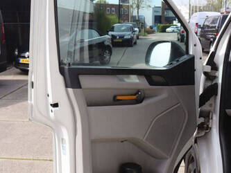 2016-volkswagen-transporter-1448163-46861577