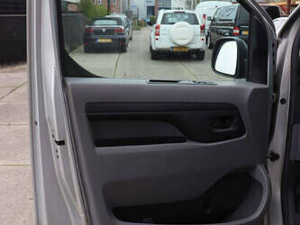 2019-peugeot-expert-traveller-46861675