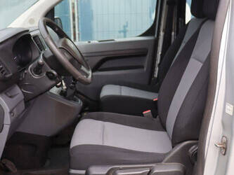 2019-peugeot-expert-traveller-46861676