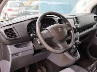 2019-peugeot-expert-traveller-46861678