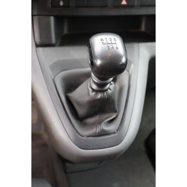 2019 بيجو Expert Traveller-46861682