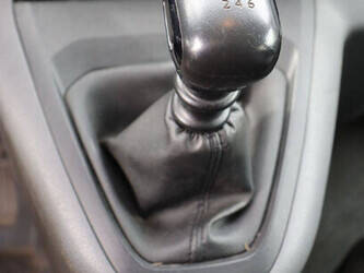 2019-peugeot-expert-traveller-46861682