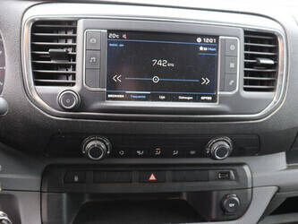 2019-peugeot-expert-traveller-46861683