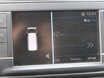 2019-peugeot-expert-traveller-46861684