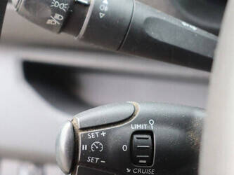 2019-peugeot-expert-traveller-46861685