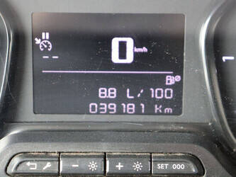 2019-peugeot-expert-traveller-46861688