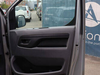 2019-peugeot-expert-traveller-46861696