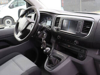 2019-peugeot-expert-traveller-46861697