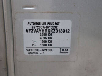 2019-peugeot-expert-traveller-46861698