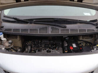 2019-peugeot-expert-traveller-46861699