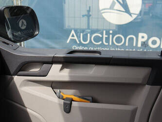 2017-volkswagen-transporter-1448167-46861772