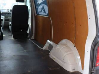 2017-volkswagen-transporter-1448167-46861786