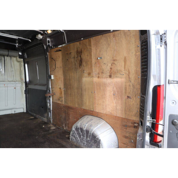 2020 Peugeot BOXER-46862357